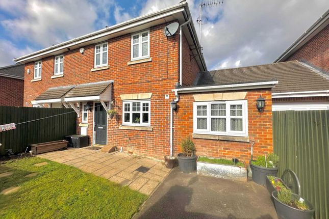 Semi-detached house for sale in French`S Gate, Dunstable