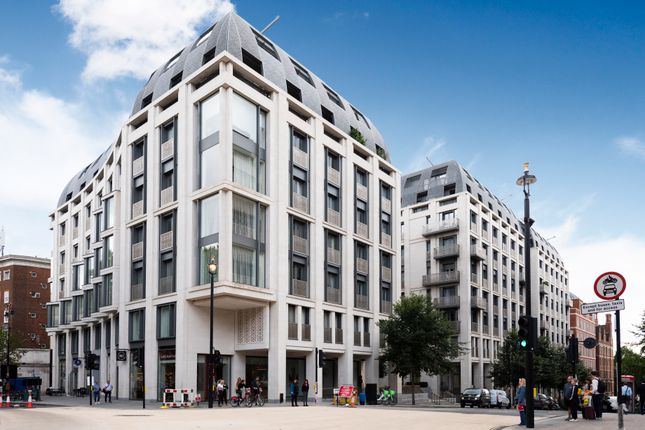 Thumbnail Flat for sale in Strand, London