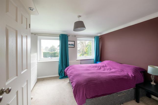 Town house for sale in Cranbourne Close, Horley