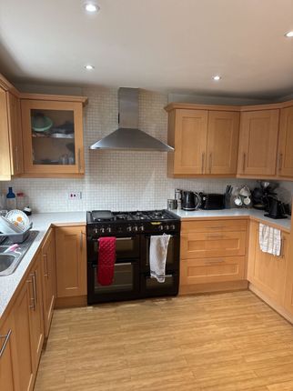 Room 4, 18 Shepherd Drive, Colchester photo 5