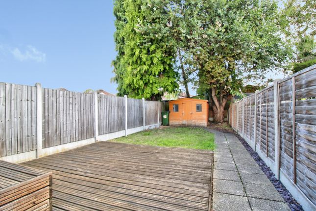 16, Honiton Road, Romford photo 4