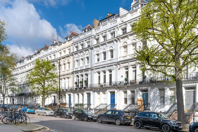 Flat to rent in Ladbroke Gardens, Notting Hill, London