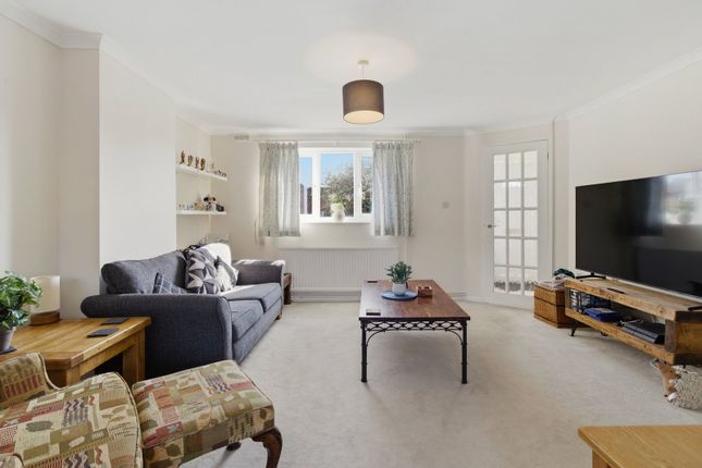 8, Upton Gardens, Upton-upon-Severn photo 3