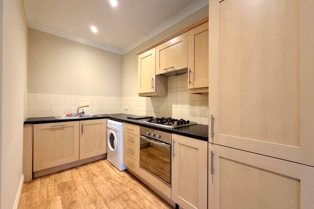 74 High Street, Surrey photo 3