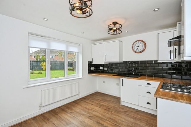 22, Rollesby Gardens, St. Helens photo 3