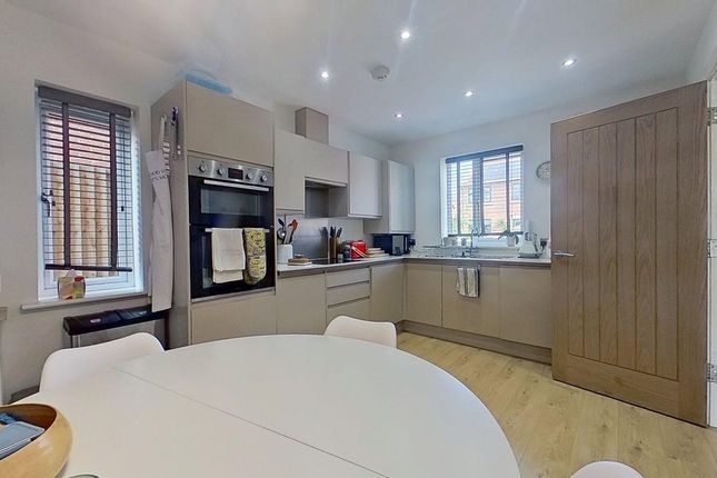 12 Parkview Place, Leeds photo 4