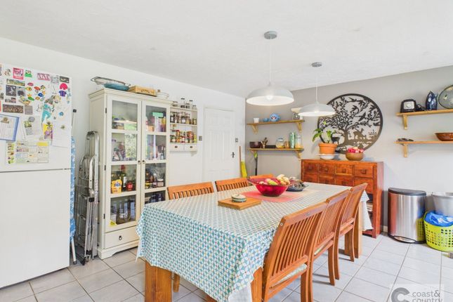 76 Seymour Road, Newton Abbot photo 4