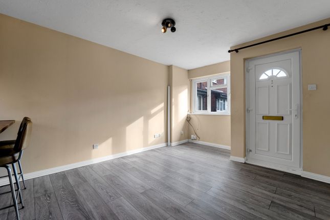 8, Geneva Close, Shepperton photo 4