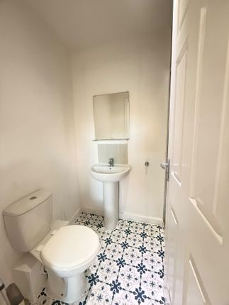Burley Lodge Road, Leeds photo 5