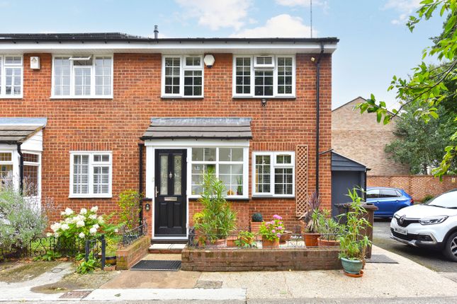 End terrace house for sale in Park Close, London
