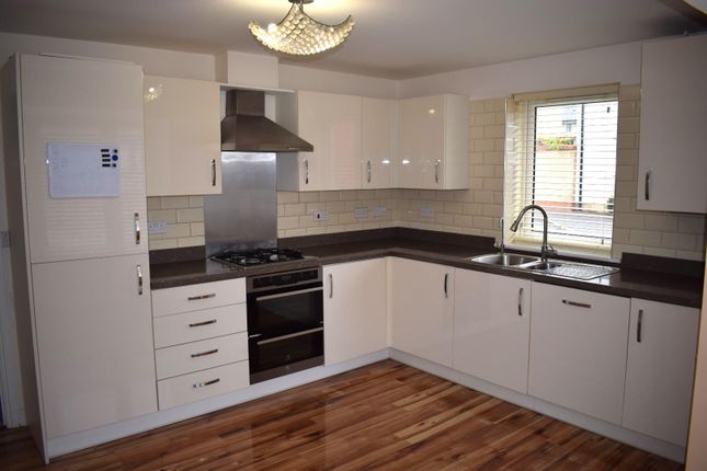 26, Madura Gardens, Milton Keynes photo 4