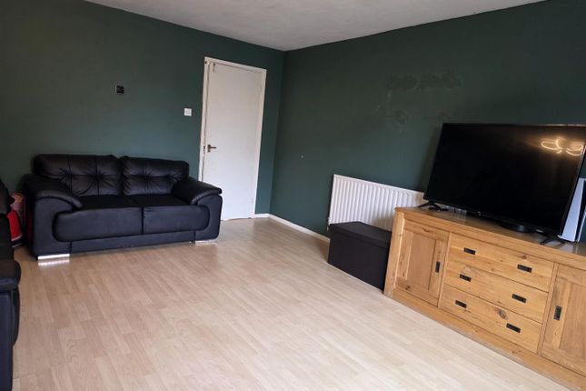 13, Beech Close, Corby photo 4
