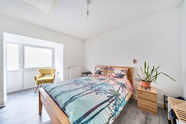 13, Pelican Drive, Harrow photo 2