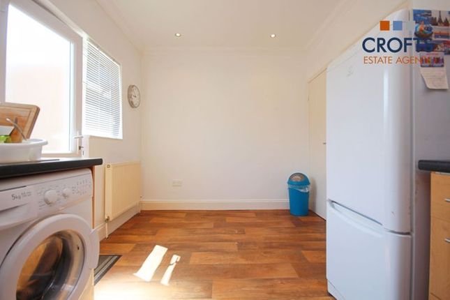 51, Lawson Avenue, Grimsby photo 4
