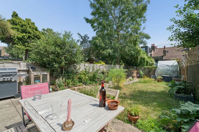 15B Sandrock Road, London photo 4