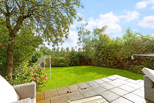 59, Pheasants Way, Rickmansworth photo 2