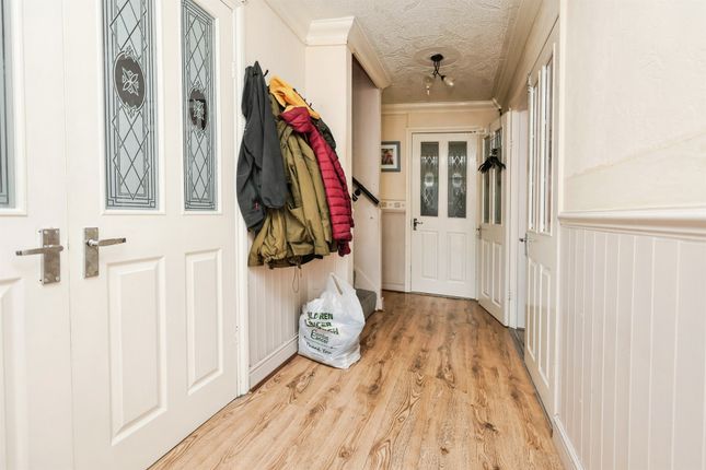 34, Bushbury Croft, Birmingham photo 4