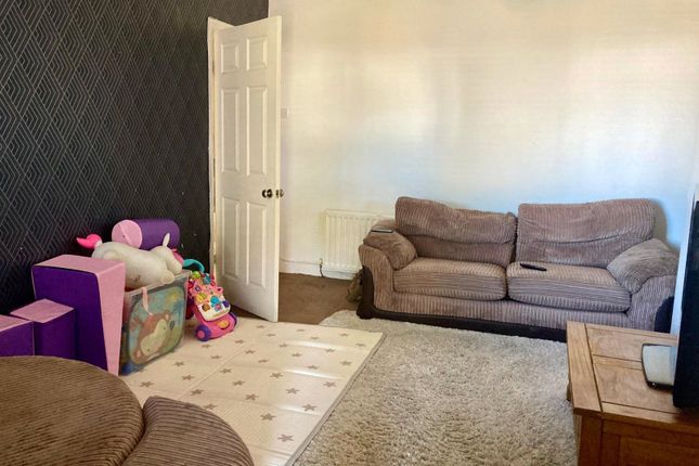 25, Ravensworth Road, Tyne and Wear photo 2