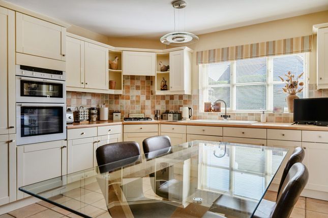 18 Barrow Close, Billingshurst photo 3
