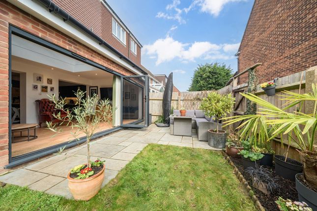 2, Heron Court, Bromley photo 5