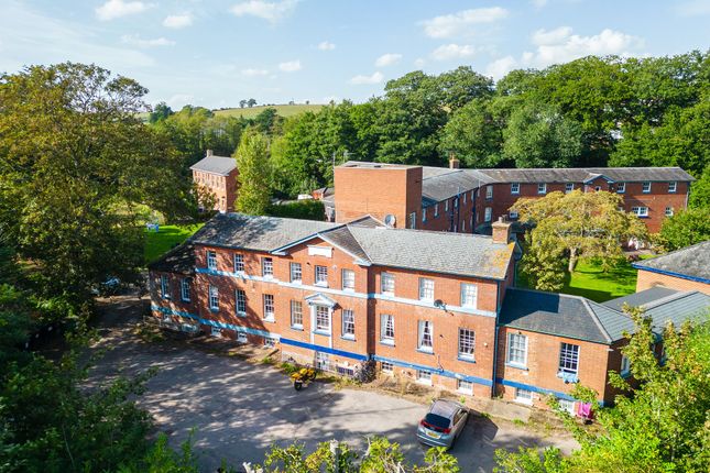 3-bed flat on Flat 10, The Lodge Western Road, Crediton, £160,000