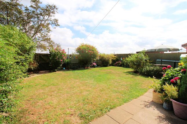 Thumbnail Detached house for sale in Ridgemere Close, Syston, Leicester