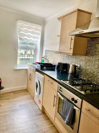 Flat 1, 16 - 17 , THE TRIANGLE, Bournemouth photo 2