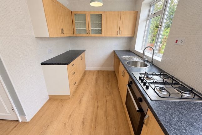 112, Pomfret Avenue, Luton photo 3