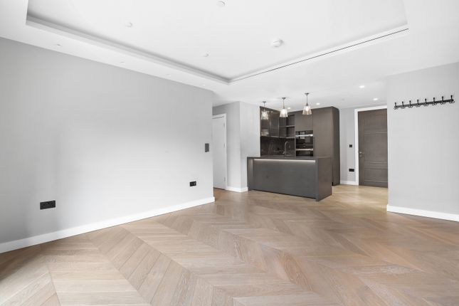 Flat for sale in Cleveland Street, London
