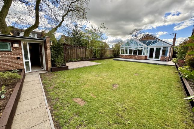 Detached bungalow to rent in Oakwood Drive, Ravenshead, Nottingham