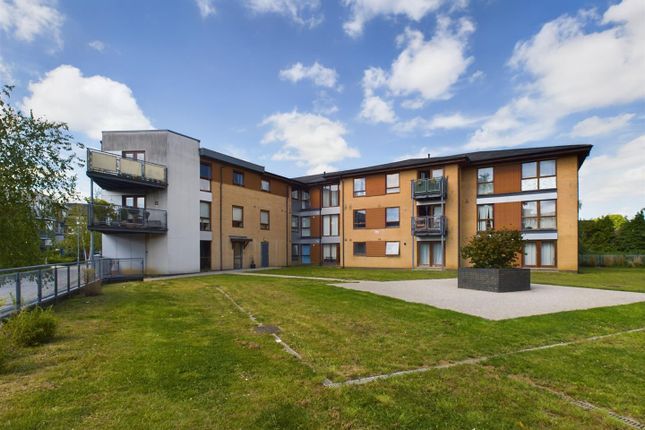 Flat for sale in Commonwealth Drive, Crawley