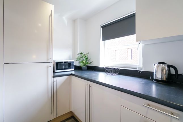 Room to rent in Curzon Street, Reading