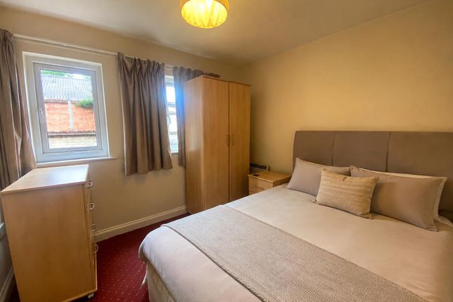 2-bed flat on 8, Bridge Court, Kettering, £900/mo
