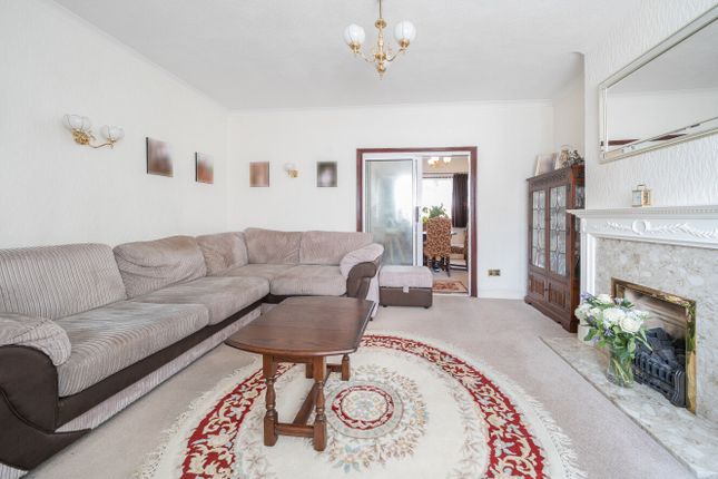 5, Kingsley Wood Drive, London photo 4