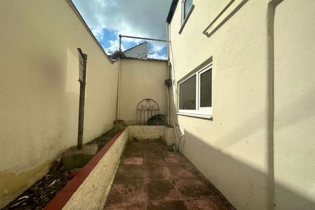 Terraced house to rent in Viaduct Road, Brighton