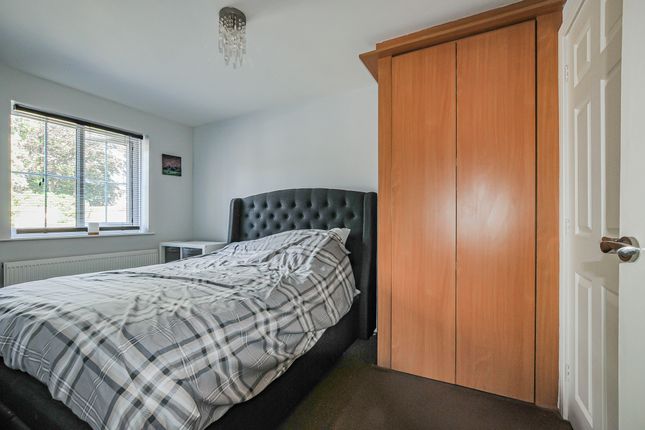2, Dickens Place, Colnbrook photo 4