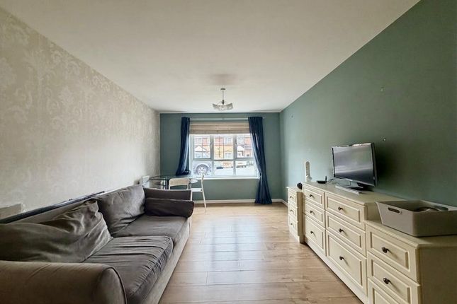 54, Watling Gardens, Dunstable photo 2