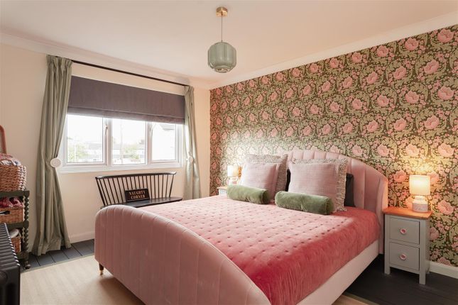 20, Castle Drive, Reigate photo 4
