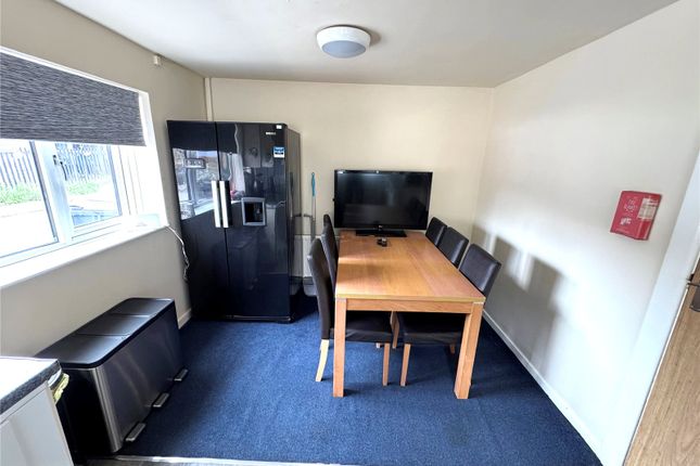 Room C, 21, Albert Street, West Yorkshire photo 4