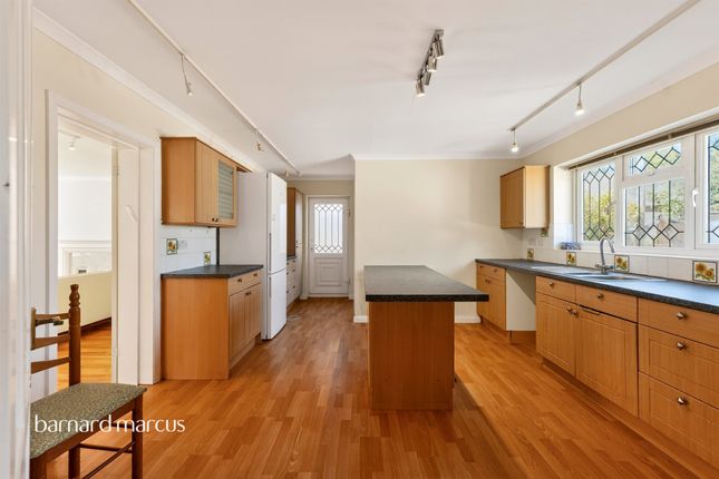 2, Persfield Close, Epsom photo 3