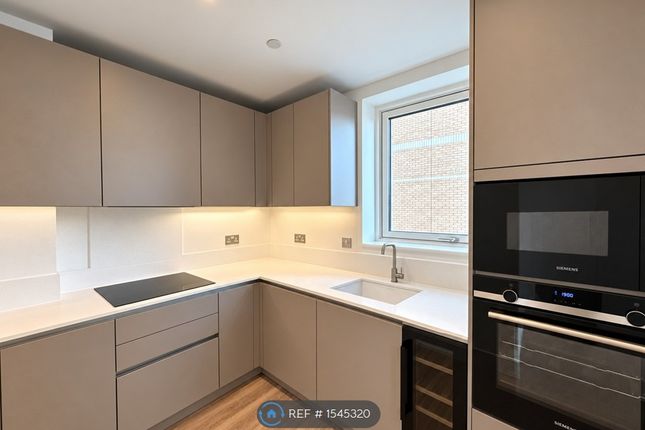 Flat, Mill House Rose Square, Twickenham photo 5