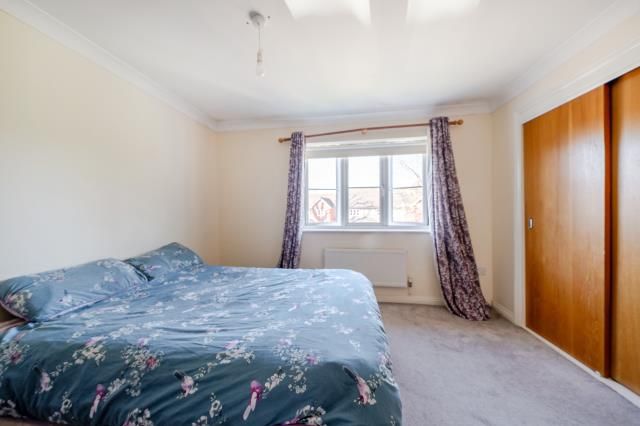 12, Greenfinch Drive, Reading photo 4