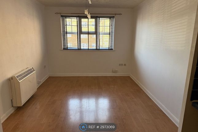 Flat, Countess Court Earls Meade, Luton photo 4