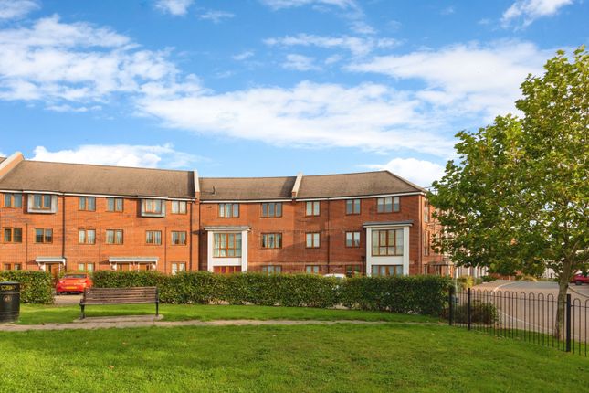 Flat for sale in Peggs Way, Basingstoke, Hampshire