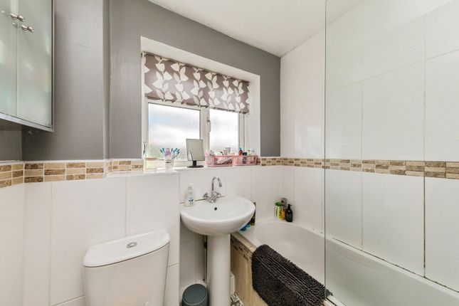28, Randle Bennett Close, Cheshire photo 4