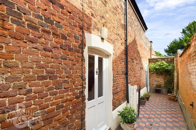 Cottage for sale in Bond Street, Hingham, Norwich
