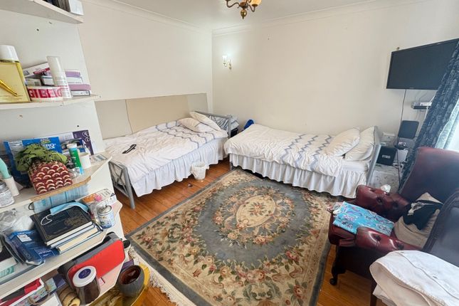 Five Bedroom Two Reception And Two Bathroom Semi Detached House For Sale In Heston Tw5