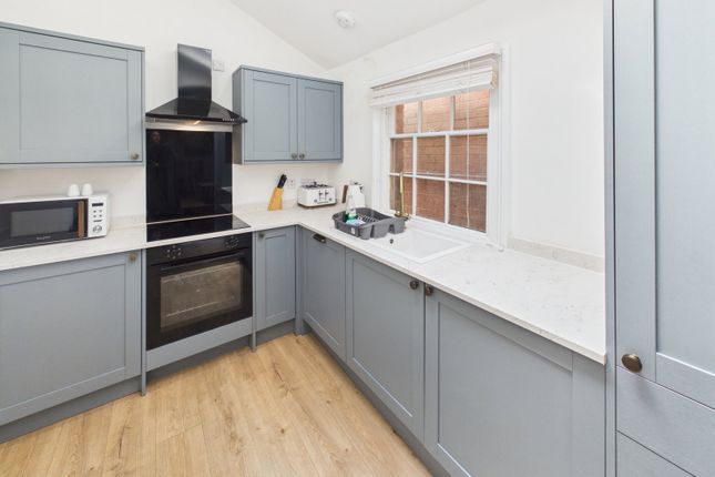 14,Flat 2 Captains View, Silver Street, Whitby photo 3