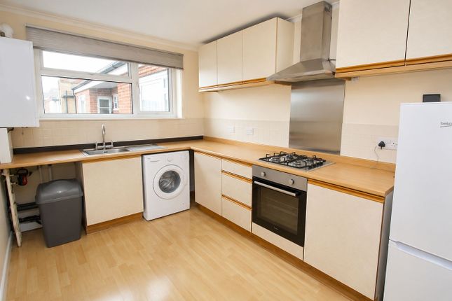 103, Edgell Road, Staines-upon-Thames photo 2