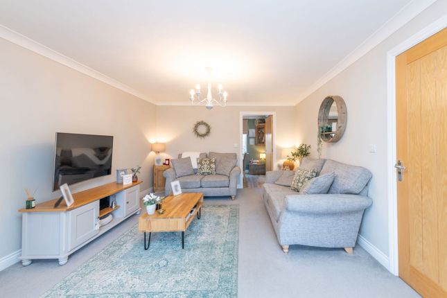 2 Clare Close, Papworth Everard, Cambridge photo 4